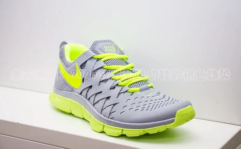 未来潮流：2025年男童运动鞋的银色趋势